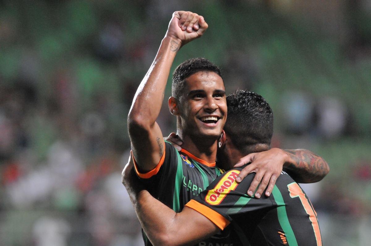 Michael (atacante) - cedido pelo Fluminense, fez 22 partidas e marcou trs gols defendendo o Amrica em 2016. Em 2017, no atuou por nenhum clube, j que sofreu grave acidente de carro e ficou em recuperao durante longo perodo. Em 2018, Michael retornar aos gramados para atuar pelo Resende-RJ.