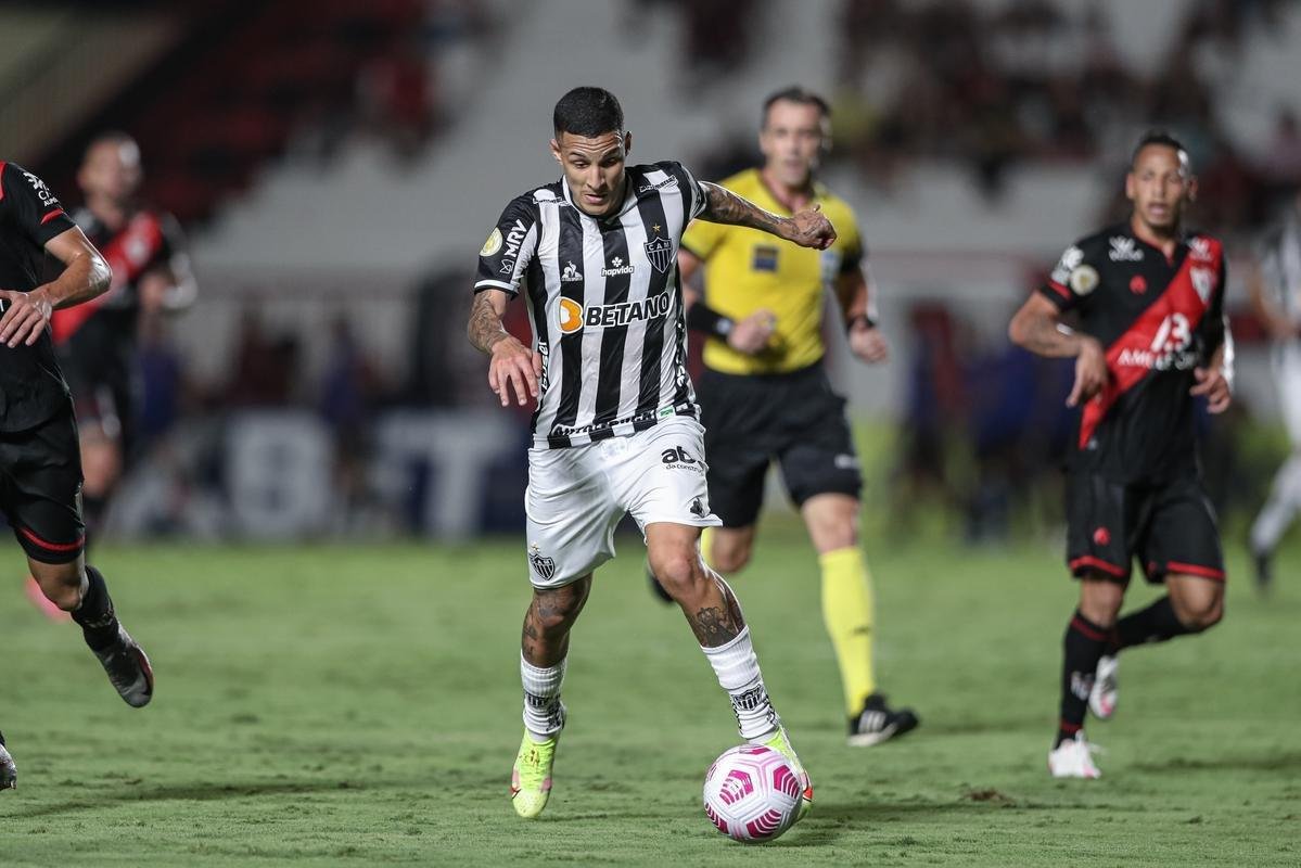 27 rodada - Atltico perdeu para o Atltico-GO por 2 a 1, no Antnio Accioly; Nathan Silva fez o gol do Galo