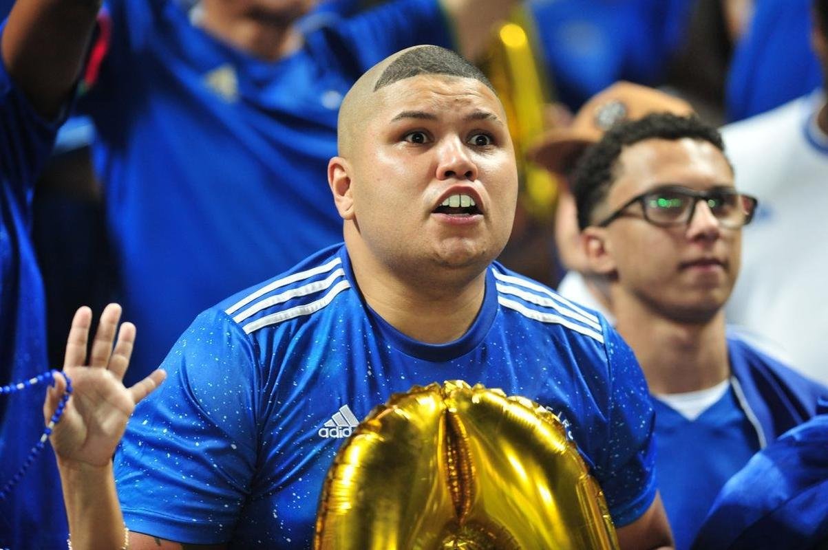 Festa da torcida do Cruzeiro no Mineiro diante do Vasco pela Srie B