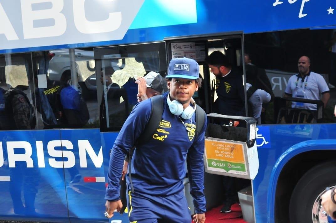 Delegao do Equador desembarcou nesta tera-feira em Belo Horizonte, onde estrear na Copa Amrica