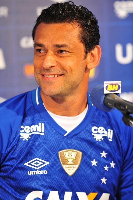 Fred foi apresentado no Cruzeiro pelo presidente Wagner Pires de S e pelo vice Itair Machado