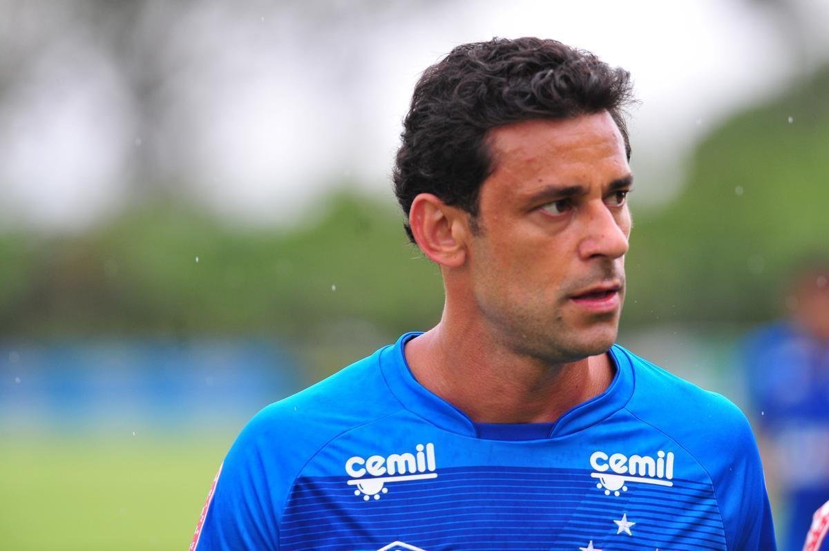No segundo dia da pr-temporada, jogadores do Cruzeiro fizeram atividade fsica no campo
