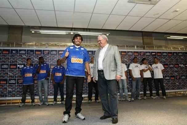 Disputado com o Atltico, Ricardo Goulart chegou ao Cruzeiro em 2013