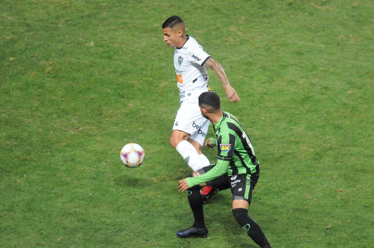 Marrony ampliou e fez 2 a 0 para o Atltico no segundo tempo