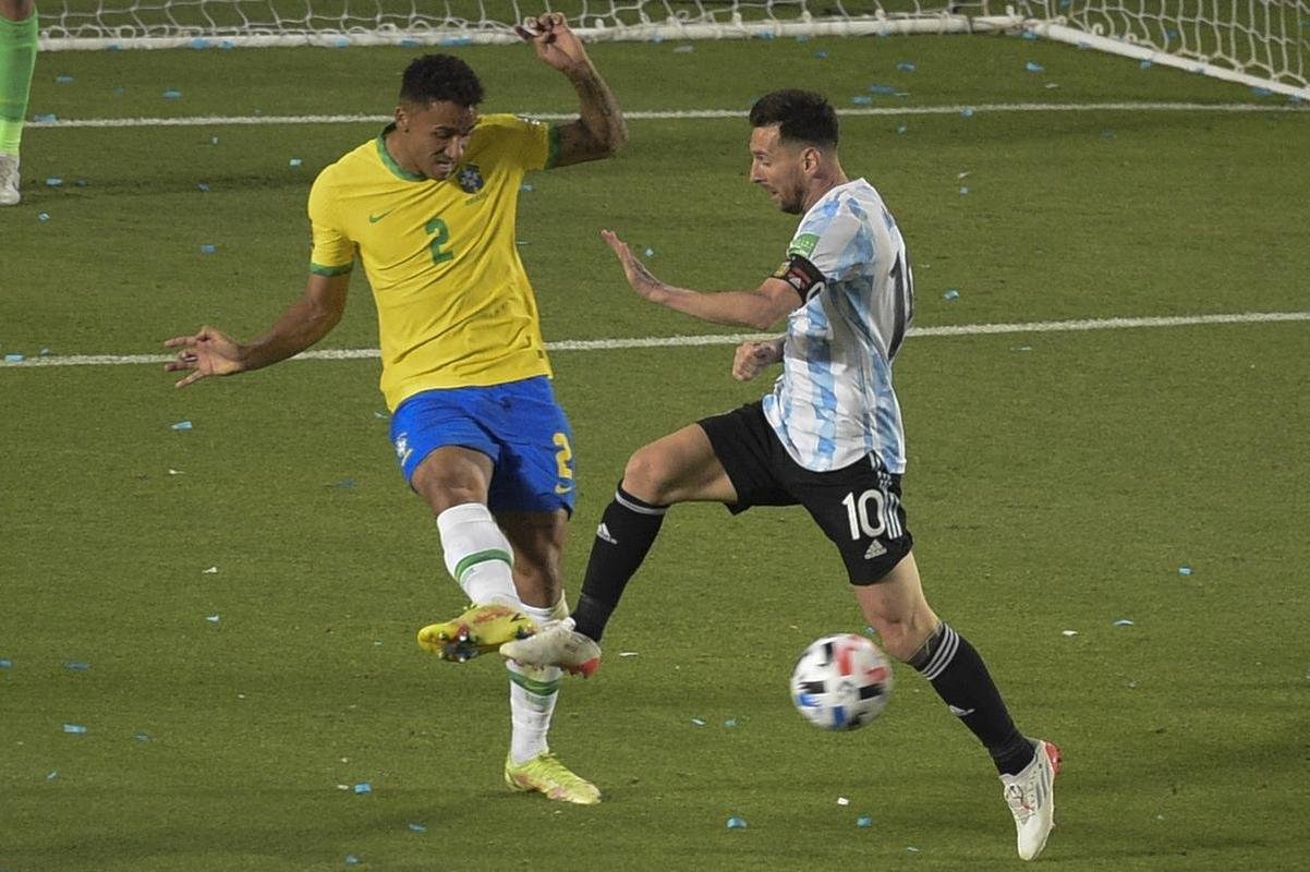 Sem Neymar, Brasil encarou a Argentina em clssco agitado pelas Eliminatrias