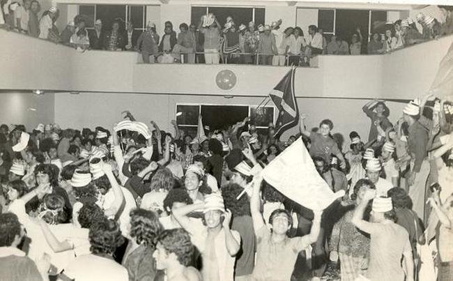 Torcida fez festa at de madrugada na sede do clube