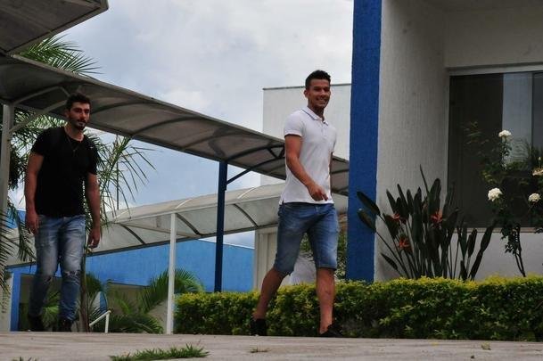 Cruzeiro iniciou temporada 2018 com reapresentao do elenco nesta quarta-feira; na foto, o goleiro Rafael e o volante Henrique