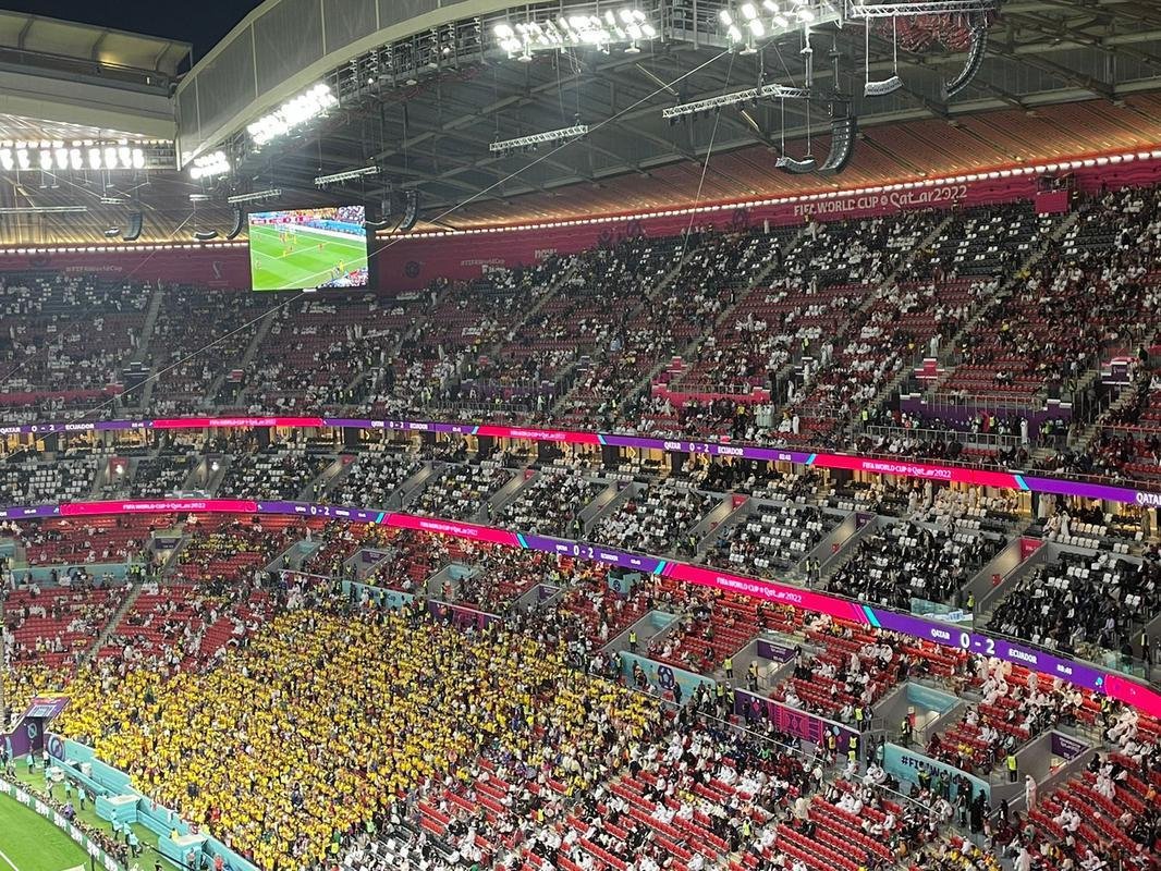 Pblico esvazia Estdio Al Bayt antes mesmo do fim do jogo de abertura da Copa, entre Catar e Equador. Sul-americanos venceram por 2 a 0 com gols de Enner Valencia