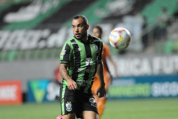 Com gols de Felipe Augusto e Al, Amrica venceu Coimbra por 2 a 0, nesta segunda-feira, no Independncia, pela sexta rodada do Campeonato Mineiro