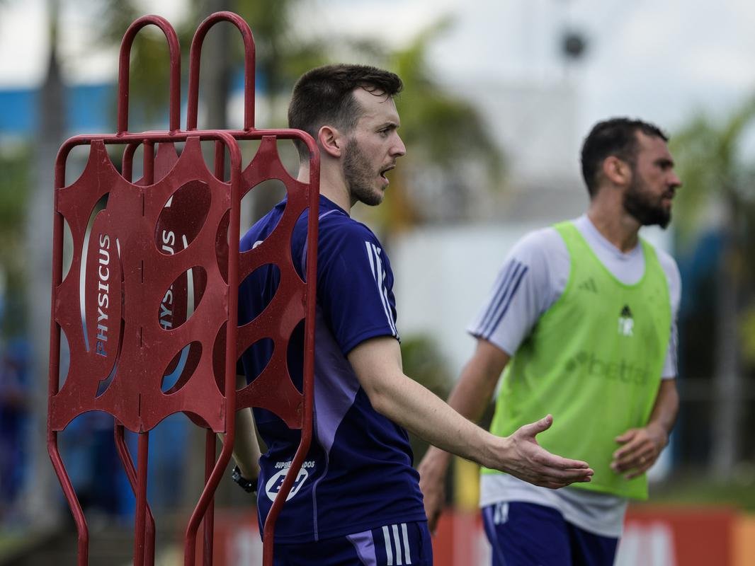 Fotos do primeiro treino do tcnico portugus Pepa no Cruzeiro