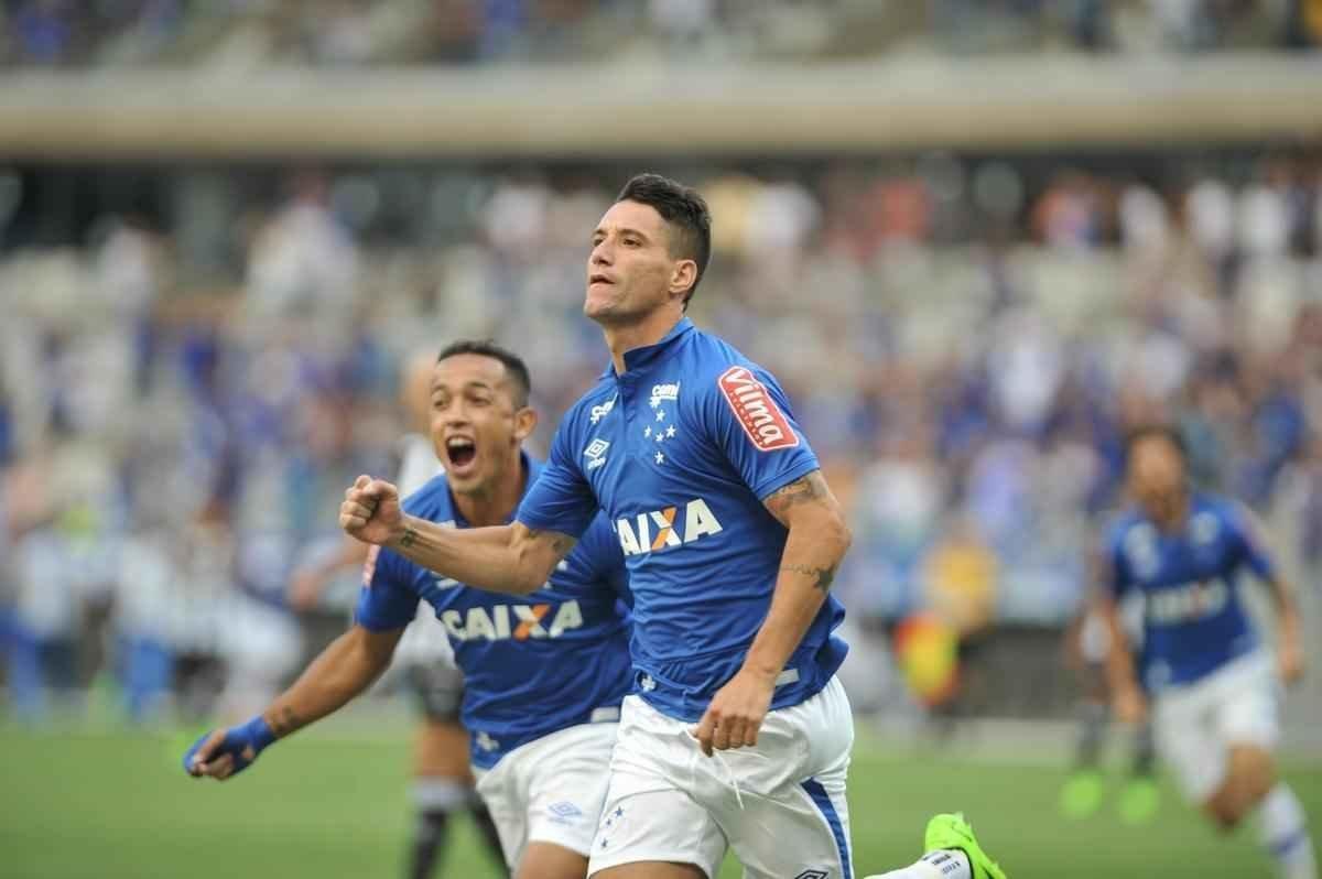 Imagens do primeiro tempo: Cruzeiro abriu o placar com um minuto de jogo, gol de Thiago Neves