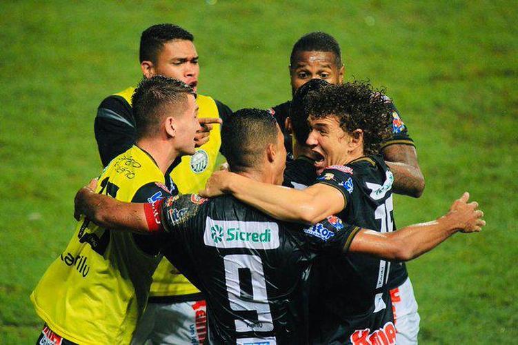 Operário - Semifinalista do Campeonato Paranaense (13 jogos, 8 vitórias, 2 empates e 3 derrotas - 66,7% de aproveitamento)