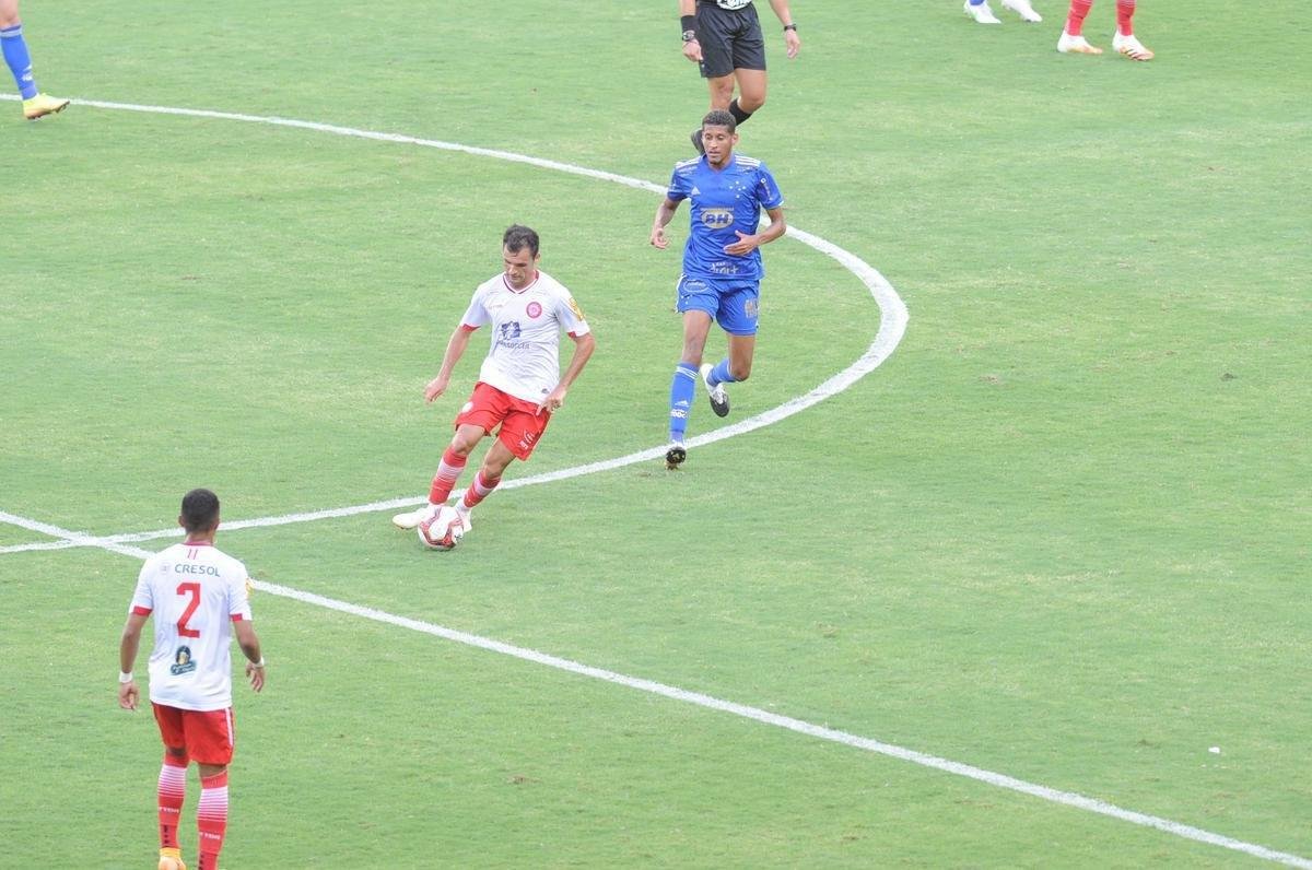 Fotos do empate por 0 a 0 entre Cruzeiro e Tombense, no Mineiro, em Belo Horizonte, pela sexta rodada do Campeonato Mineiro de 2021. Goleiro cruzeirense Fbio pegou um pnalti cobrado por Paulinho Dias e evitou o revs.