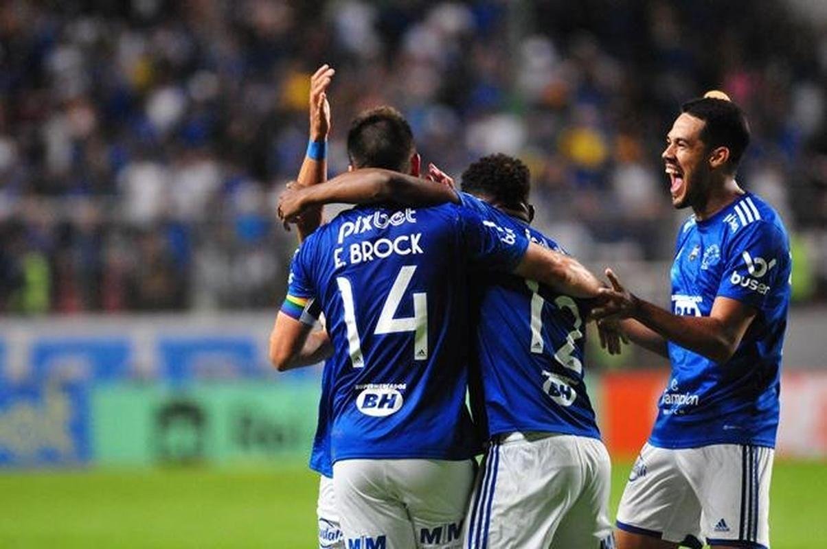 O Cruzeiro goleou o Nutico por 4 a 0 no Independncia, em Belo Horizonte, na 26 rodada da Srie B
