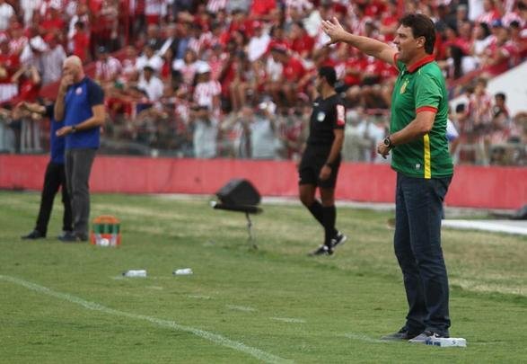 Náutico e Sampaio Corrêa iniciaram a decisão da Série C neste domingo