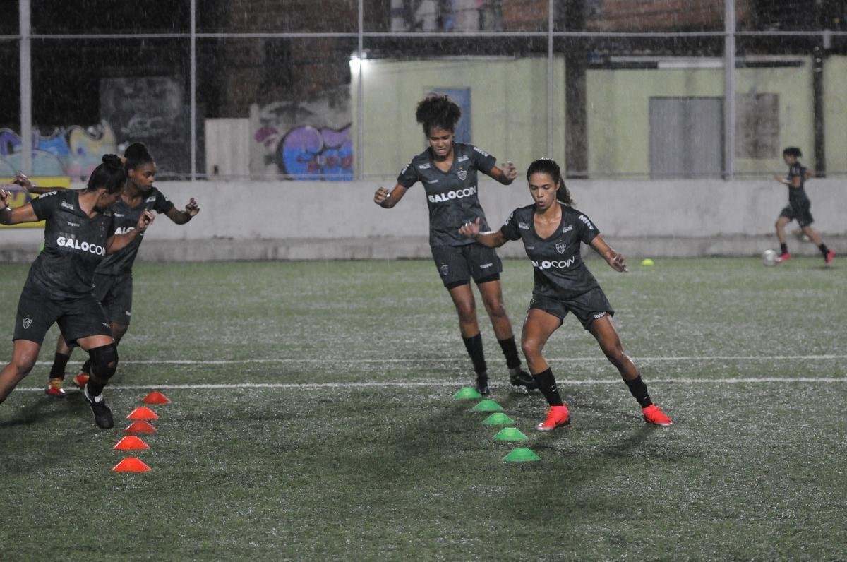 Reportagem acompanhou rotina de treinos do time feminino do Atltico