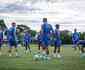 Sem entrevistas, Cruzeiro treina com grupo quase completo para enfrentar o CSA