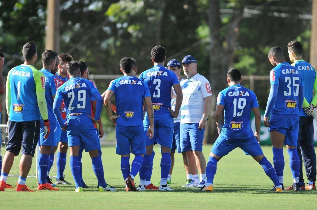 Fotos do treino do Cruzeiro desta segunda-feira, na Toca da Raposa II (Alexandre Guzanshe/EM D.A Press)