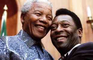 5/12/2013 - Pel e o ex-presidente sul-africano Nelson Mandela, defensor dos direitos humanos e cone na luta contra o racismo