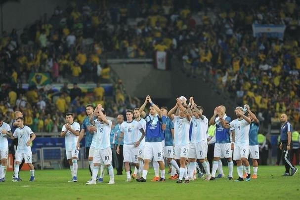 Fotos da vitria do Brasil sobre a Argentina, por 2 a 0, no Mineiro, pela semifinal da Copa Amrica; Gabriel Jesus e Firmino marcaram os gols da seleo em BH