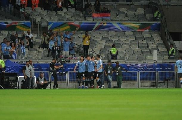 Fotos de Uruguai x Equador, no Mineiro