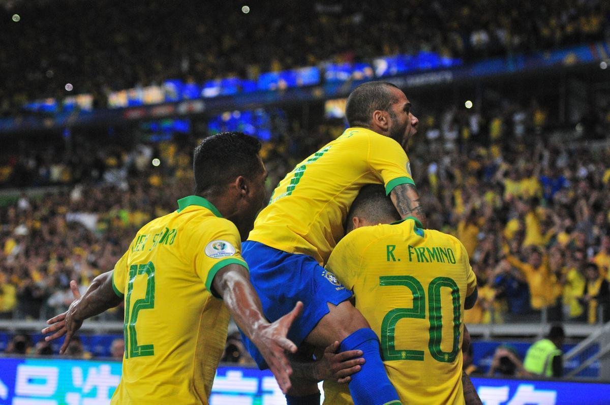 Fotos da vitria do Brasil sobre a Argentina, por 2 a 0, no Mineiro, pela semifinal da Copa Amrica; Gabriel Jesus e Firmino marcaram os gols da seleo em BH