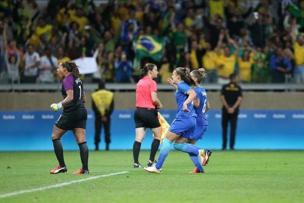 Imagens emocionantes das cobranas de pnaltis no Mineiro e da classificao do Brasil s semifinais do torneio feminino de futebol dos Jogos Olmpicos. Goleira Brbara pegou pnalti e deu vitria  Seleo por 7 a 6 sobre a Austrlia. Com 52 mil pagantes, estdio foi  loucura.