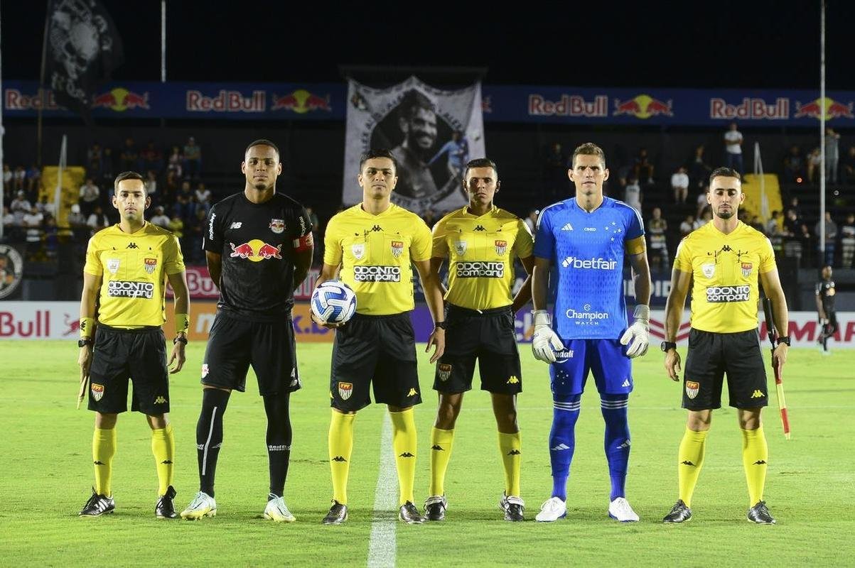 Bragantino x Cruzeiro: fotos do amistoso no estdio Nabi Abi Chedid, em Bragana Paulista, no interior de So Paulo