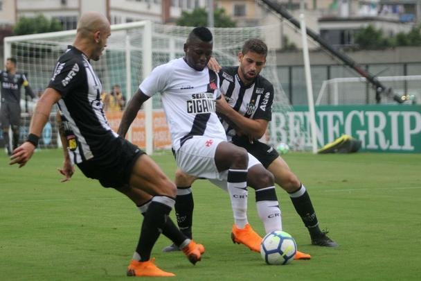 Galo estreou no Campeonato Brasileiro com novo uniforme