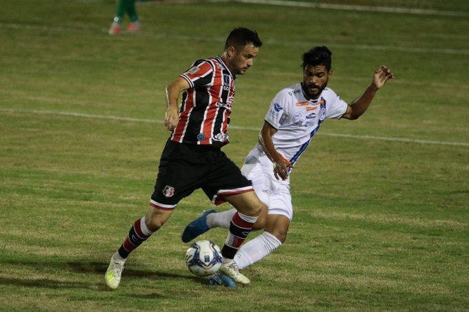 Confiança e Santa Cruz jogam em Feira de Santana na noite deste sábado. Partida vale uma vaga na semifinal da Copa do Nordeste