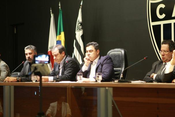 Veja imagens da entrevista coletiva de Srgio Sette Cmara