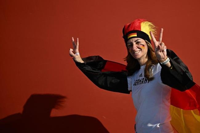 Torcedores nas arquibancadas do Estdio Internacional Khalifa, em Doha, na partida entre Alemanha e Japo, pelo Grupo E da Copa do Mundo 