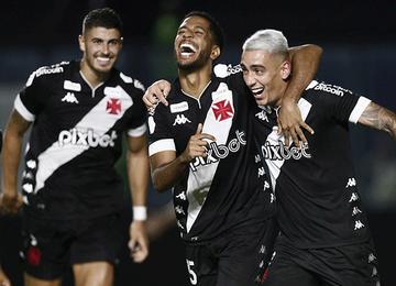Pedro Raul marcou dois gols, Alex Teixeira e Puma também balançaram as redes, e o time cruzmaltino venceu o adversário por 4 a 1 em São Januário