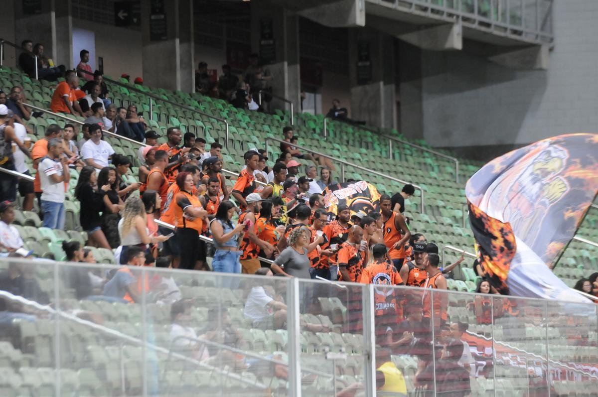Com gols de Felipe Augusto e Al, Amrica venceu Coimbra por 2 a 0, nesta segunda-feira, no Independncia, pela sexta rodada do Campeonato Mineiro