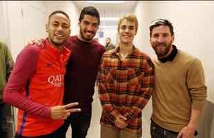 Justin Bieber com o trio MSN no treino do Barcelona