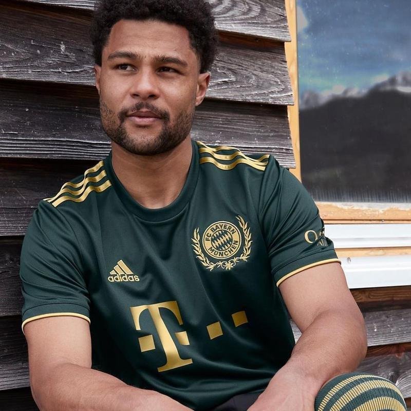 Fugindo das suas cores tradicionais, o verde uniforme do Bayern de Munique, da Alemanha, rendeu o stimo (7) lugar para os bvaros