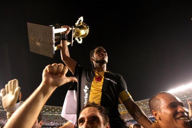 2009 - O Vasco repetiu o desempenho defensivo do Corinthians no ano anteiror. Foram 29 gols sofridos na conquista do t�tulo