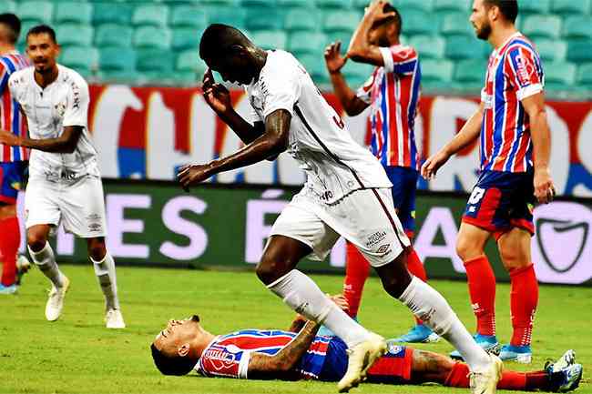 Luiz Henrique aproveitou cruzamento de Nen e fez o gol da vitria do Fluminense 