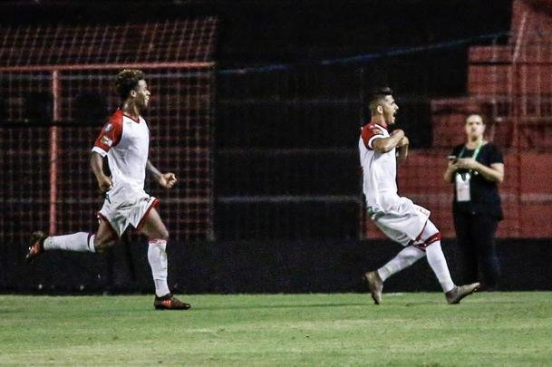 No segundo tempo, o Sport ainda ampliou o placar com Jean Patrick. Porém, com a expulsão do capitão Sander, o Imperatriz tomou a iniciativa do jogo e chegou ao empate com dois gols de Cesinha.