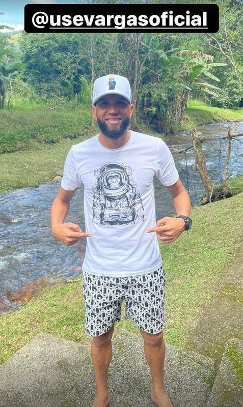 verson descansando no 'mato'