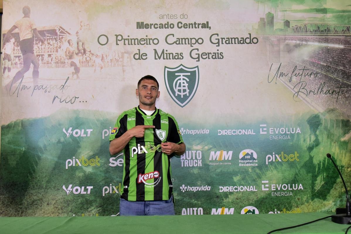 O meia argentino Emmanuel Martinez foi apresentado pelo Am�rica nesta ter�a-feira (16/8), em evento realizado no Mercado Central, em Belo Horizonte. 