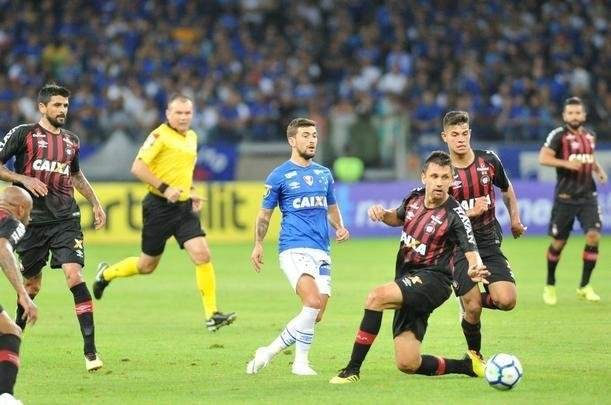 Cruzeiro conseguiu marcar no segundo tempo, com Arrascaeta, mas sofreu empate no fim com Bergson