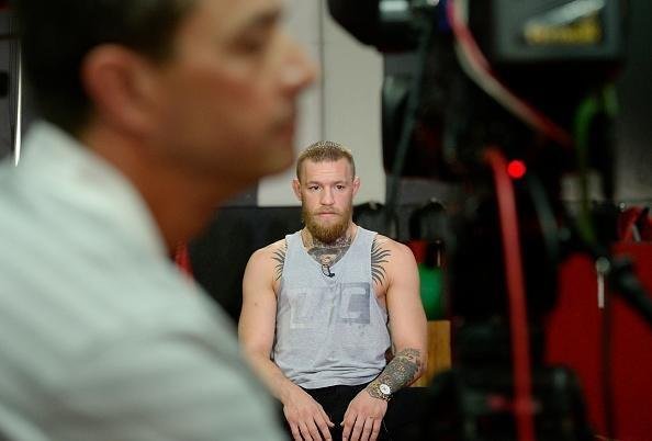 Com presença de imprensa e fãs, Conor McGregor e Nate Diaz participam de conferência em Los Angeles e esquentam clima para duelo no UFC 196