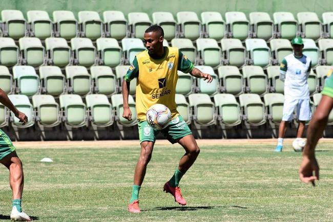 Dos dias 26 a 28 de janeiro, o Amrica realizou atividades totalmente voltadas ao confronto contra o Ava, pela 38 rodada da Srie B do Campeonato Brasileiro. Nesta sexta-feira (29), s 21h30, Coelho e Leo da Ilha se enfrentam no Independncia, em Belo Horizonte. A partida pode selar um indito tricampeonato do Amrica, que se isolaria como maior vencedor da competio. Alm disso, o elenco almeja a conquista para coroar uma temporada histrica, em que o clube foi semifinalista da Copa do Brasil.