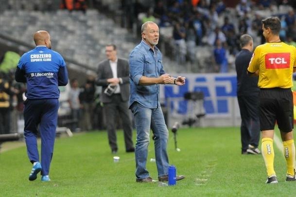 As reaes de Mano Menezes na partida contra o Inter, no Mineiro, pela semifinal da Copa do Brasil