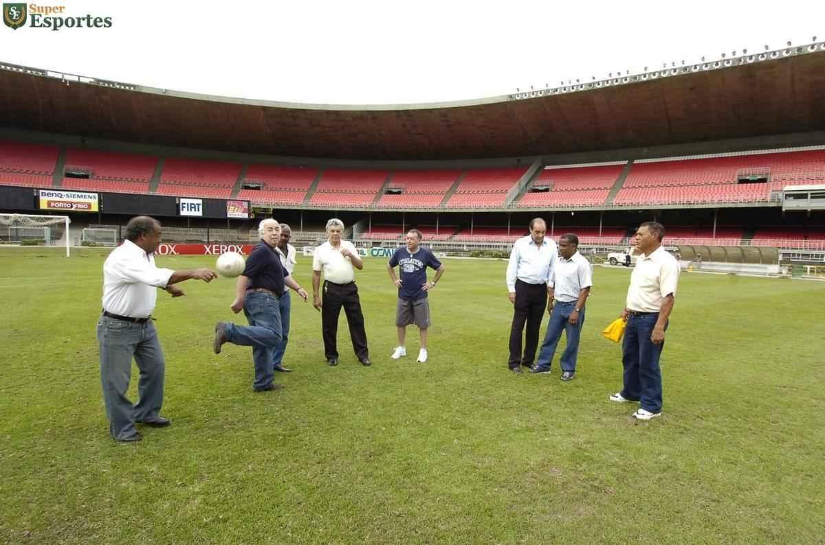 Em 2006, no aniversário de 40 anos do título da Taça Brasil de 1966, reportagem do Estado de Minas e do Superesportes reuniu no Mineirão alguns dos craques do Cruzeiro: Zé Carlos, William, Procópio, Neco, Natal, Dirceu Lopes, Evaldo e Tostão.