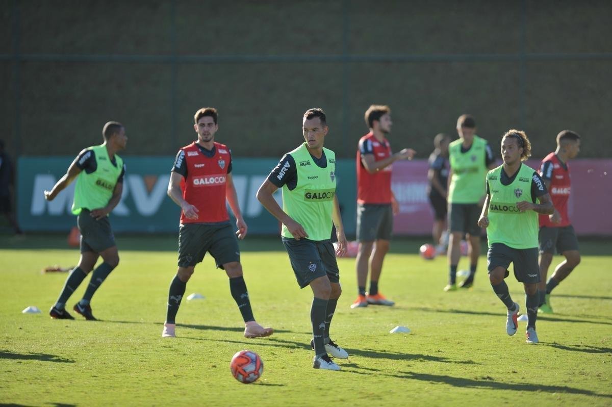 No dia da apresentao de Rver, outro zagueiro tambm chamou ateno: Igor Rabello, que foi a campo pela primeira vez