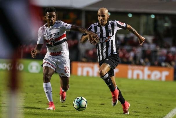 Lance de São Paulo x Atlético, jogo disputado no Morumbi pelo Campeonato Brasileiro