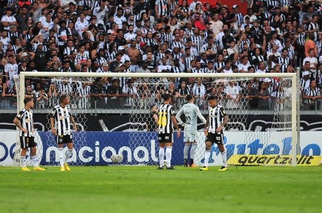 07/09/2022 - Atltico 1 x 1 Red Bull Bragantino - Campeonato Brasileiro -  No feriado de 7 de setembro, o Atltico abriu o placar em cruzamento de Guga para Ademir. Porm, a vantagem no durou muito. Pouco depois, o Red Bull Bragantino empatou em bela jogada de Aderlan. E o 1 a 1 seguiu at o fim.
