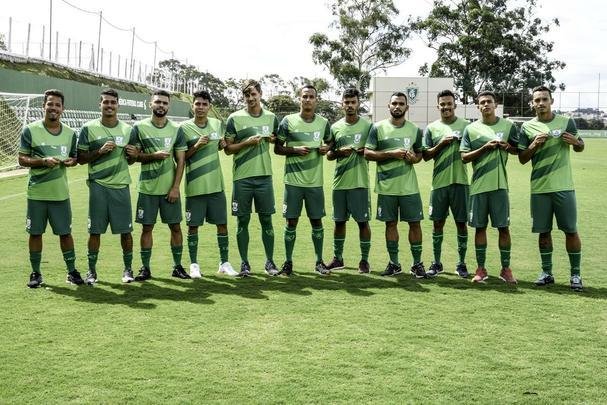 O América se reapresentou nesta quinta-feira para a próxima temporada. Além de já contar com os reforços, o Coelho mostrou o novo uniforme de treino, da Sparta, marca-própria do clube
